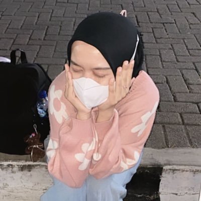 chemstril's profile picture. they said, manifesting good things only.