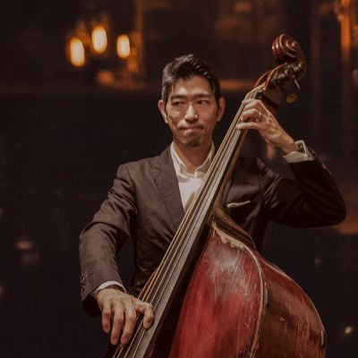 ジャズ、ミュージカルを始め、あらゆるジャンルの音楽でウッドベース、エレキベース、たまにチューバやホルンを演奏してます♪2020年5月、コロナ禍で暇になったので突如鉄塔写真に目覚めました。趣味は写真(主に鉄塔)、ソロキャンプ、スキー、将棋。脱原発を個人的に標榜。