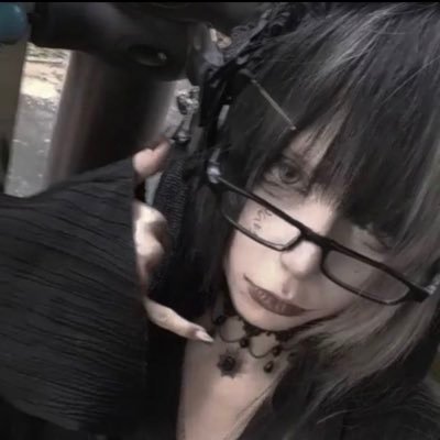 mitsuu_san's profile picture. reste juste avec moi. toujours.
