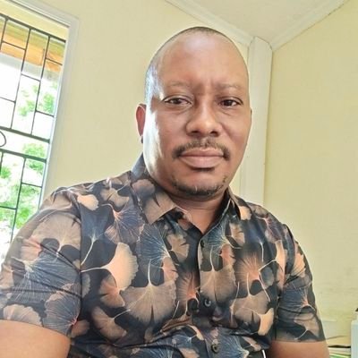 Fwadzi's profile picture. Accountant, Loving husband and Dad of a handsome boy and  and beautiful girl.