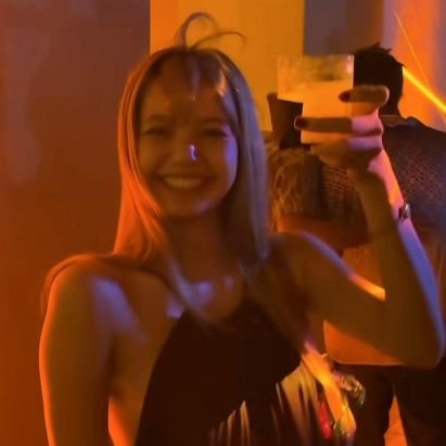 Eyybini's profile picture. 