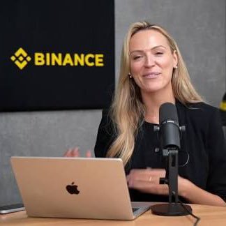 @followerreview.™️ Global Media & Content Lead @Binance to Frmr. @coinmarketcap & @coinbureau @Crypto girlie since 2015, catch me irl in Dubai 🌍