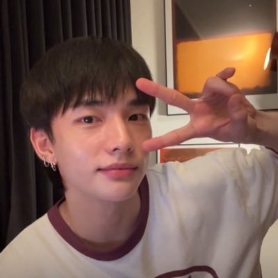 mic&brush ☾ ⋆*・゚:⋆ hyunjin biased🥟 STAY ot8 *. * 12/07/2024 🤍 hyunemoroll enthusiast 🎀