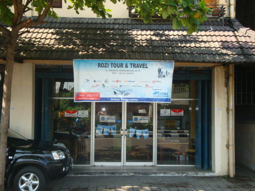 rozitour's profile picture. Jl. Perintis Kemerdekaan 18 Jogja Indonesia. Phone: +62-274-381034, BB: 30F088FF. WA: 0822-63-123456 
Enjoy Life....