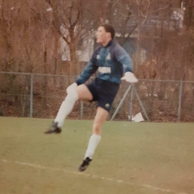 Dad to AFC Bournemouth U18 Goalkeeper and two daughters. From Islington, now Hertfordshire . Ex scaffolder now a London Cabbie.