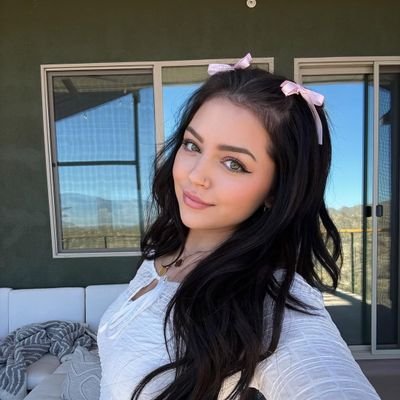 hazey_haIeey's profile picture. Hii 👋 you just found her 💕