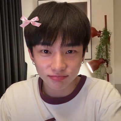 hellowpwty's profile picture. fuck life, better minum kopi