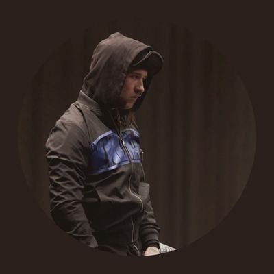 flowersthatfeed's profile picture. — He took up her stiff head ... and held it ... among the mountains at once terrible and of a great beauty, like 𝗳𝗹𝗼𝘄𝗲𝗿𝘀 𝘁𝗵𝗮𝘁 𝗳𝗲𝗲𝗱 on flesh. ”