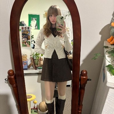 m00beep's profile picture. i’m a flea