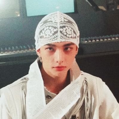 lukis hyunjin | ↑🐺↓🥟 | rpf | kadang kadang nsfw | pls follow/unfollow/block me freely