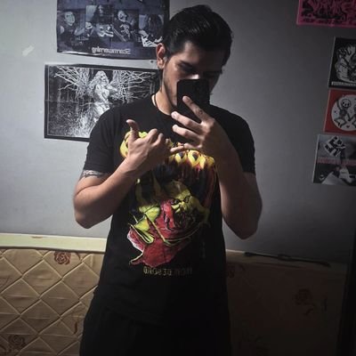 NUNCA me leve a sério, por favor.
Nem ache que eu tô sempre brincando
