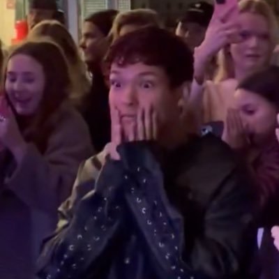 carab3ara's profile picture. ⋆.˚ ★— the girl who skates to Omar songs ★ waiting for nycmar ★ im only here for simon saintunione