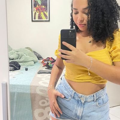 Que demore mais seja tudo aquilo que eu sempre sonhei. 🤍
15/05/2024 🖤🥀