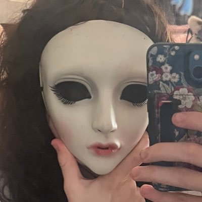 intactgrrl's profile picture. 21 | allosexual | alloromantic | bi | genderfuck | lesbian | 07/13/2025 | abled | not vegan (health issues) | #RaiseHail | anti antiship | did friendly!