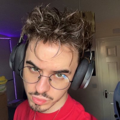 DbD + Variety Streamer! - Twitch Partner - @CORSAIR Ambassador! - 📧 ttvshiique@gmail.com