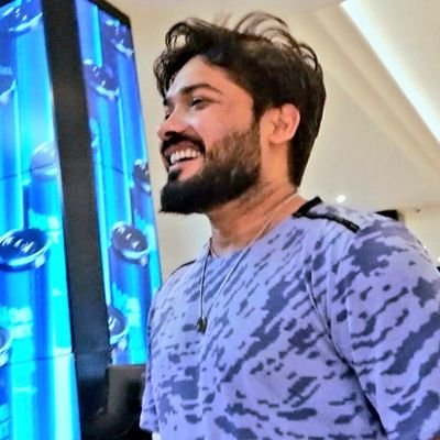 आवाज को अपनी आग बना दुनिया को तू आजमाने दे 🔥
अपने अन्दर के लावा को तू फट के बाहर आने दे 🔥
Papa Kehte Hain Bada Naam Karega 🎸
🌿हर हर महादेव🌿🕉