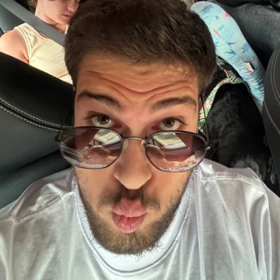 camilo_nardi's profile picture. 24 y