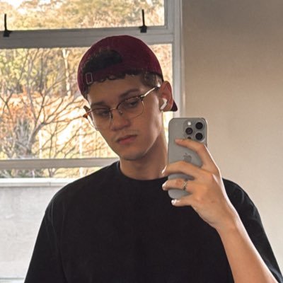 desculpapedro's profile picture. 