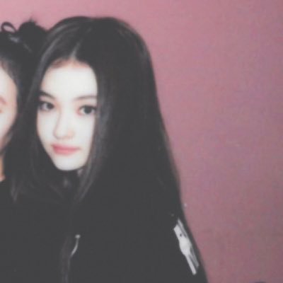 ellngross's profile picture. endlessly full of sparkles and glitters. she is much delighted in @kmeovv’s tea parties 🫖🗯️ also dress up with her stuffed littol fwiends! .ᐟ... 𝜗𝜚