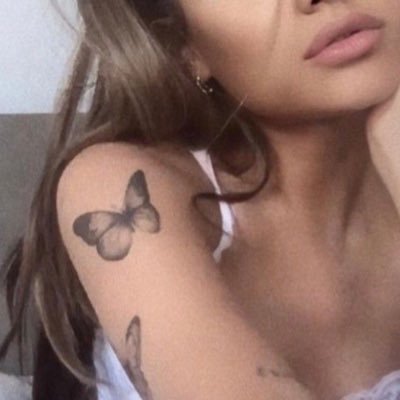 i make high quality gifs of ariana grande (fan account).