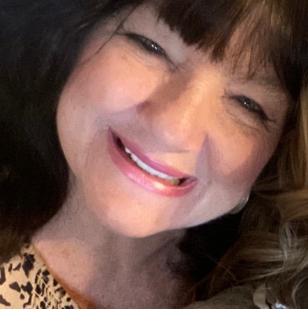 RoxannAndroo's profile picture. 