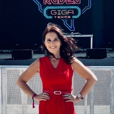 Residential Real Estate in FL, Waterfront & Beachside Specialist. First Tesla S Plaid owner in FL, Tesla Shareholder. #FSDBeta tester. Fluent in 6 languages.