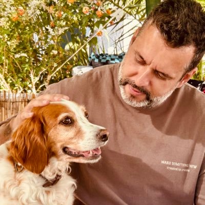 Jornalista, publicitário e docente. Na pandemia virei treteiro defensor da ciência e acumulei inimigos bovinos.