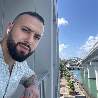 ChrisBowenPosh's profile picture. Chilling