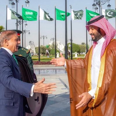 الباكستانيون أقوياء، الباكستانيون والسعوديون إخوة.