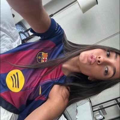 el que la sigue siempre la consigue ⠀⠀⠀⠀⠀⠀⠀⠀⠀⠀⠀⠀ as roma & fc barcelona | @777chiare 𝜗𝜚˚⋆