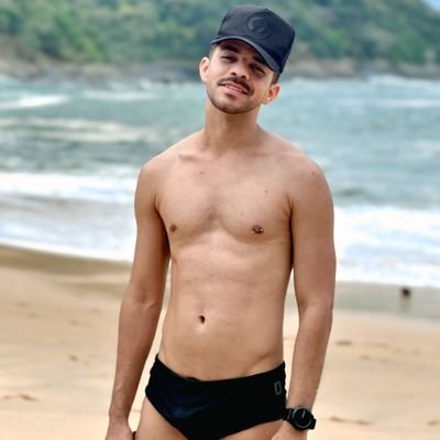 “Caso não tenha notado, eu sou estranho. Esquisito. Eu não me encaixo nem quero.”🙃