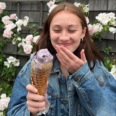 cinemasiastic's profile picture. obsessed with stars,moon, music and movies✨