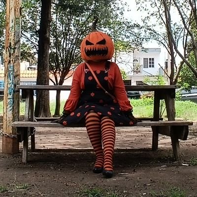 cafechedron's profile picture. Una chica triste, ansiosa e introvertida que usa su X (Twitter), como todos, para quejarse.