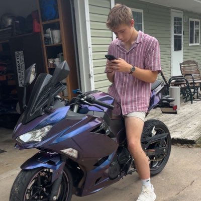 fuzzifle's profile picture. Mathematics, Physics, & Video games