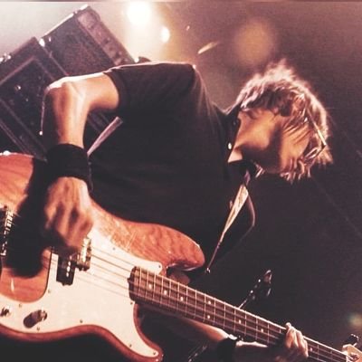 sick down from the bones to the other side || im 19 || it/he || under 16 do not follow !!! dont dm me please || MCRATL×2 || @half0f_jersey