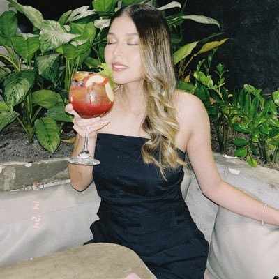 paulaarenas05's profile picture. Especialista en tomar malas decisiones 😗 sobreviviendo por pura ansiedad 🤓