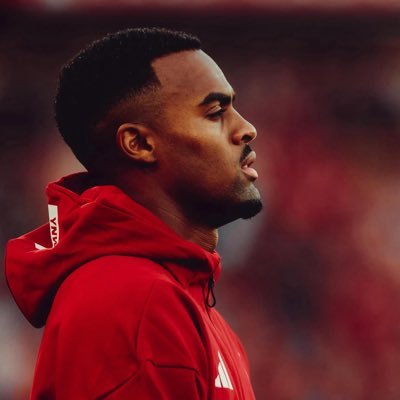 Abdulhakim__93's profile picture. SA🇸🇦 (❤️Liverpool🤍-🤍alhilal💙)(محب ل كورة القدم و لعبة البادل ومتابع بسيط للفورميلا ون. وميسي افضل لاعب في تاريخ الكرة🐐 (((اللهم صلي وسلم على نبينا محمد)))