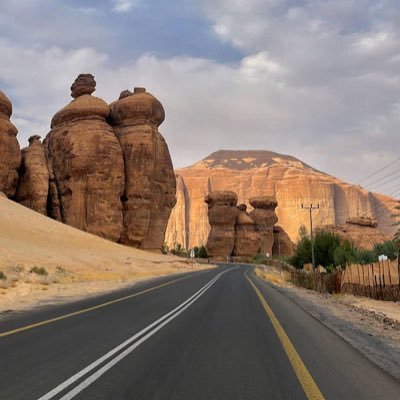 نصف النضوج أن توقن أنه في حقيقة الأمر لا احد يهتم بك كما تتصور، والنصف الآخر هو ألا تمنعك هذه الحقيقة من الاستمتاع بالحياة !