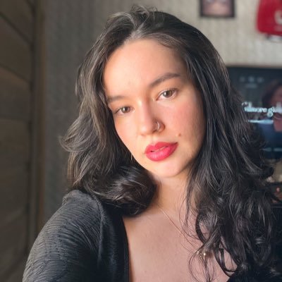 Sou um ser humano fantástico, com poderes titânicos. Sincericida, latina, sagita e advogada; e sobretudo, Eu me divirto. 🦢