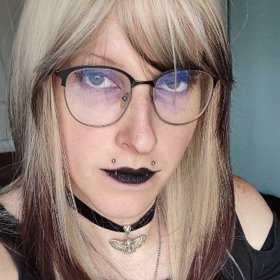 ┆ She/Her┆
Horror Freak, Monster Enthusiast, Thinking gay thoughts right now 🏳️🌈
Minors DNI
Throne: https://t.co/yN5sGxO7t5
Cashapp: $RobinEyes105