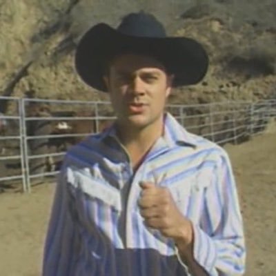 SignedWill's profile picture. 161 ★ @chillinparker is oomf ★ → jackass