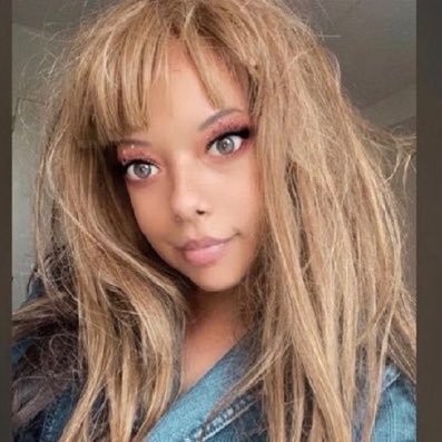 Latina Singer/songwriter. TOP 40 Charter ✈️ Listen to my album MORENA on @morenarecords SUNY Purchase alumni 🥰🪙💰🍌💂♀️🎙️ #carmelinavargas 🇩🇴
