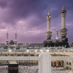 أعقل الناس مَن ترك الدنيا قبل أن تتركه واستعدَ للقاء ربِّه قبل أن يُقابله وأصلح قبرهُ قبل أن يسكُنه