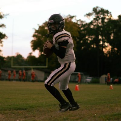 Quarterback 5’7 142 lbs class of 2028 352-474-7995 buchholz high school 3.3 GPA