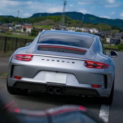 車と時計とお酒とランニングが趣味です。 911 GT3ツーリングパッケージ / AMG GLA35 4MATIC / ペラゴス39。 無言フォロー失礼します🙏