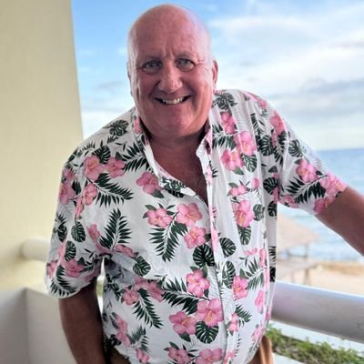 Level 4 ECB coach. L4 Specialist batting coach. ECB Coach developer, pro'd. Quite an unassuming chap 🤣🤣🤣. All views are my own, & there are plenty.