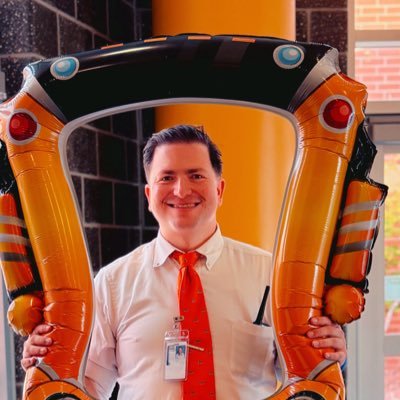 Educator 📚💻 🤳| Ed.D. | @WingateUniv 🎓 Alum x3 | 🏆 Lynda Petty Honorary Scholar | 🐈 🐕 dad | Ocracoke & music enthusiast 🌊
