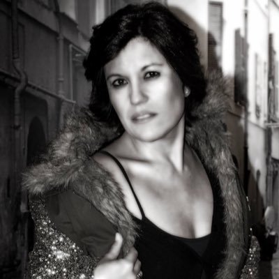 Periodista Deportiva . Locutora, Comunicadora. Prensa, RRSS. Presentadora , Redactora . Vocal e Interventora @prensadeportMAD