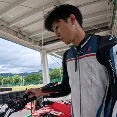 滋賀県大津市にあるバイク乗りが集まるカフェのオーナーをしてます🍛R6 .GSXR125.750.CRF250R.セロー250乗ってます(=゚ω゚=) @iicafe03