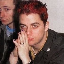 ₍ ✎₎ ... 𝑚𝑒𝑑𝑖𝑐𝑖𝑛𝑎 𝑣𝑒𝑡𝑒𝑟𝑖𝑛𝑎́𝑟𝑖𝑎 ufpel 6/10 ˎˊ˗ 𝟵𝟬𝘀 music; green day; billie joe armstrong, blink-182 and 𝘴𝘪𝘵𝘤𝘰𝘮𝘴.